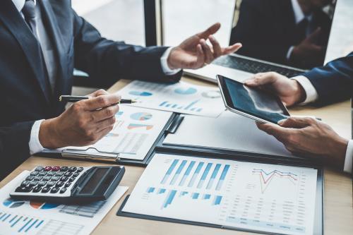 finance-specialists-working-in-office